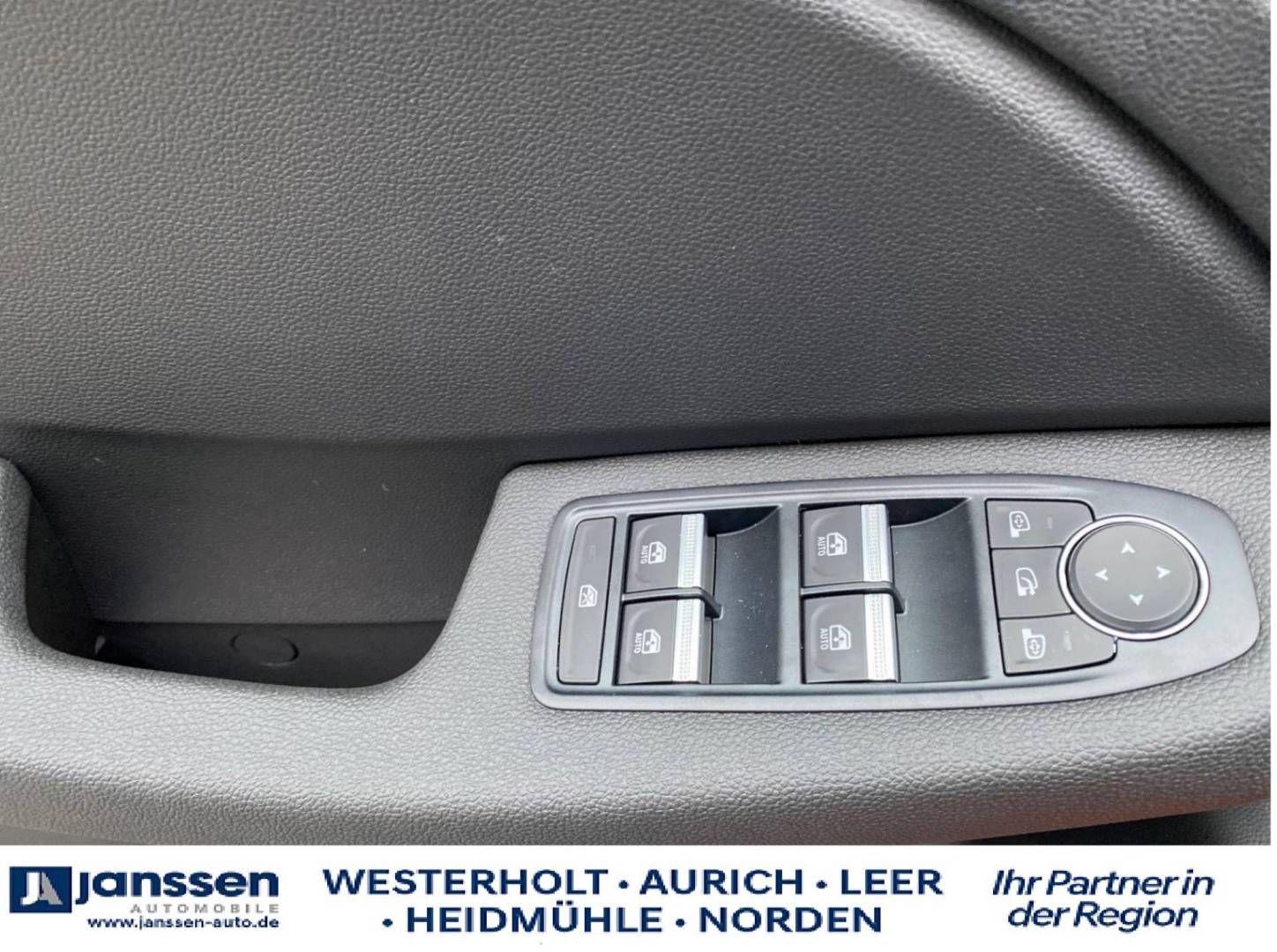 Fahrzeugabbildung Renault CLIO EXPERIENCE TCe 100