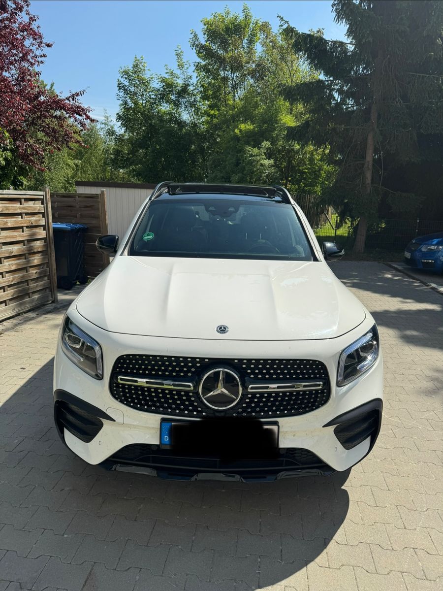 MERCEDES-BENZ GLB 250 4MATIC DCT -AMG-Line -Pano - Burmester