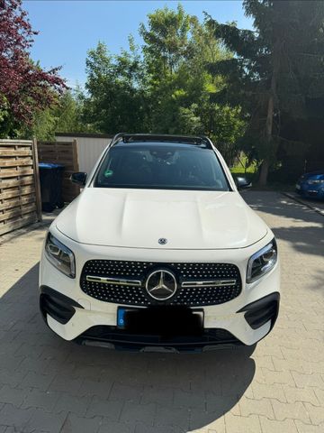 MERCEDES-BENZ GLB 250 4MATIC DCT -AMG-Line -Pano - Burmester