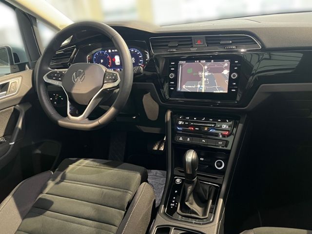 Fahrzeugabbildung Volkswagen Touran 1.5 TSI DSG HIGHLINE IQ.DRIVE LED R-LINE