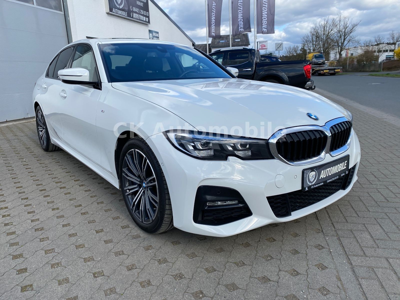 Fahrzeugabbildung BMW 320d Lim. M-Sport/Shadow-Line/Navi/Leder/LED/Kam