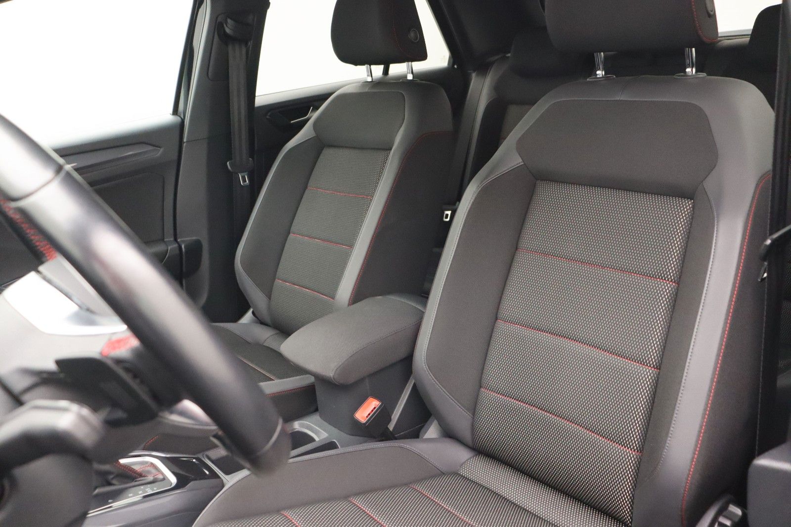 Fahrzeugabbildung Volkswagen T-Roc Sport  ACC Navi DSG LED