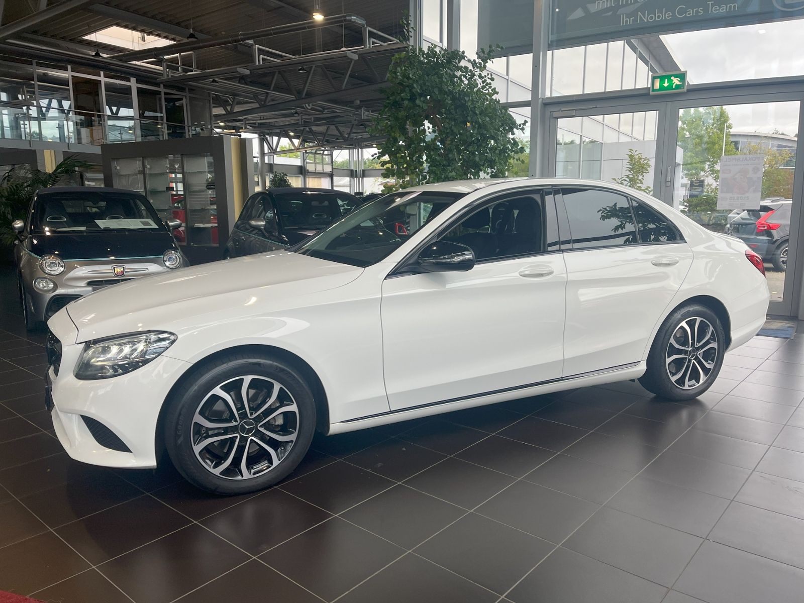 Fahrzeugabbildung Mercedes-Benz C 220 d 9G-TRONIC LED NAVI KAMERA NIGHT PAKET
