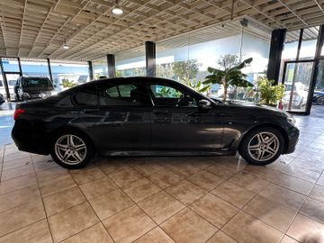 BMW 750 - 8
