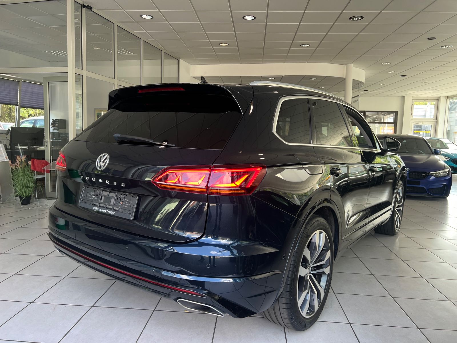 Fahrzeugabbildung Volkswagen Touareg 4.0 V8 Elegance 4Motion R line