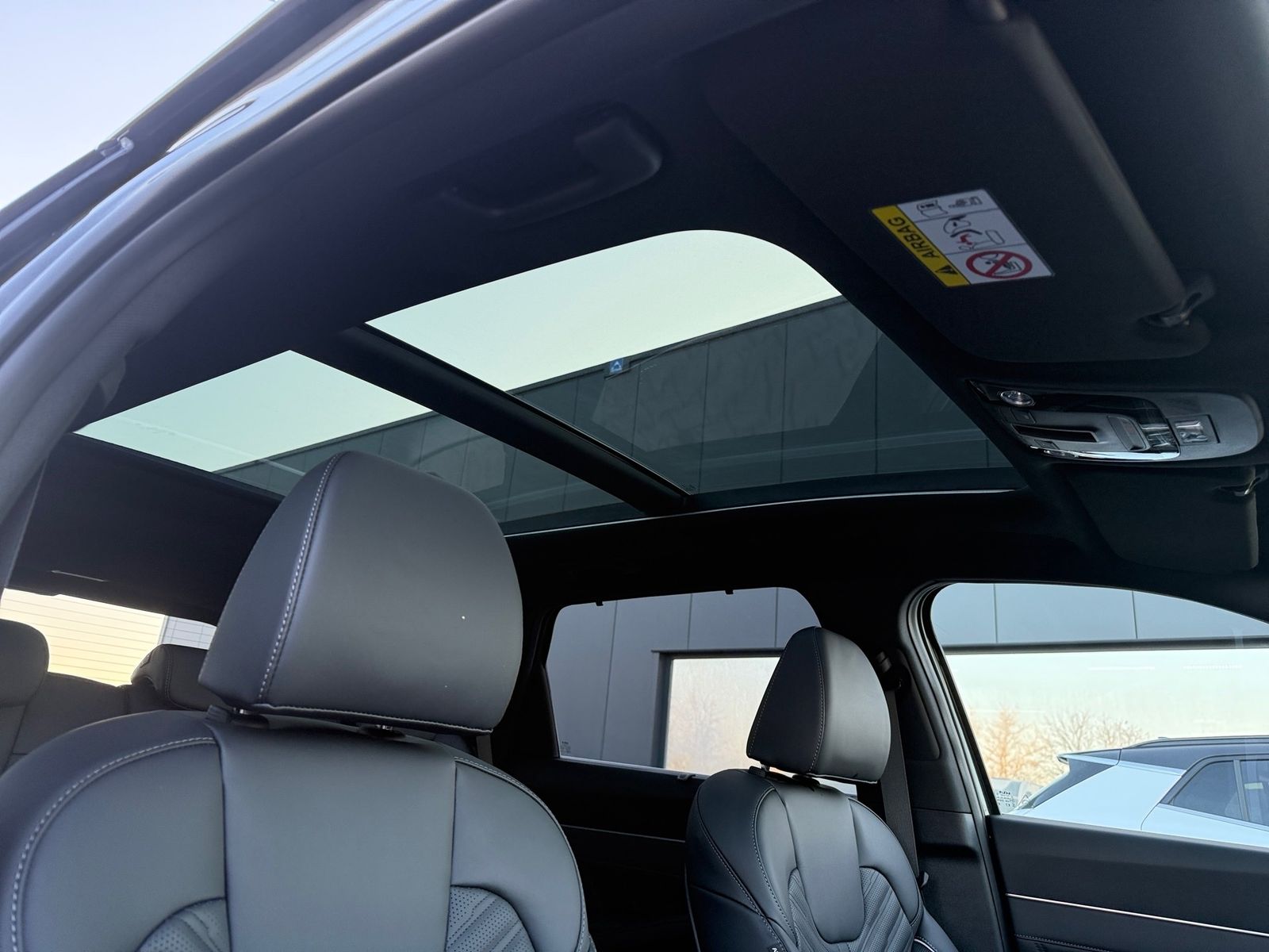 Fahrzeugabbildung Kia SORENTO PE 1.6T HEV AWD PLAT 7S NAP PR GD