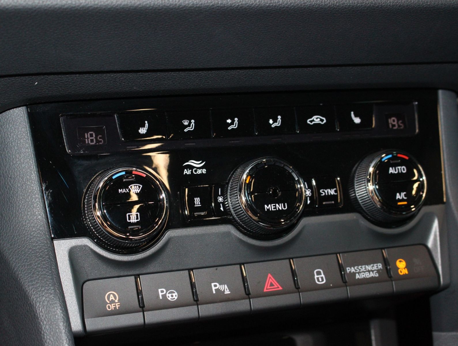 Fahrzeugabbildung SKODA Karoq Sportline 2.0 TSI 4x4 DSG*1.Hand*AHK*LED