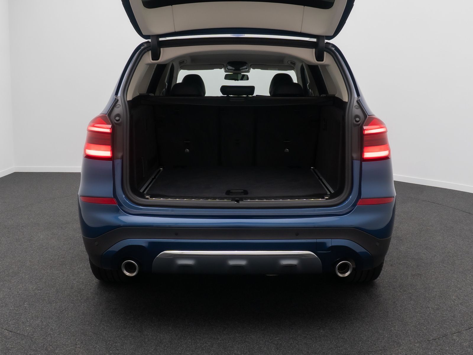 Fahrzeugabbildung BMW X3 xD20d Luxury Line Kamera AHK HUD Alarm 19Zoll