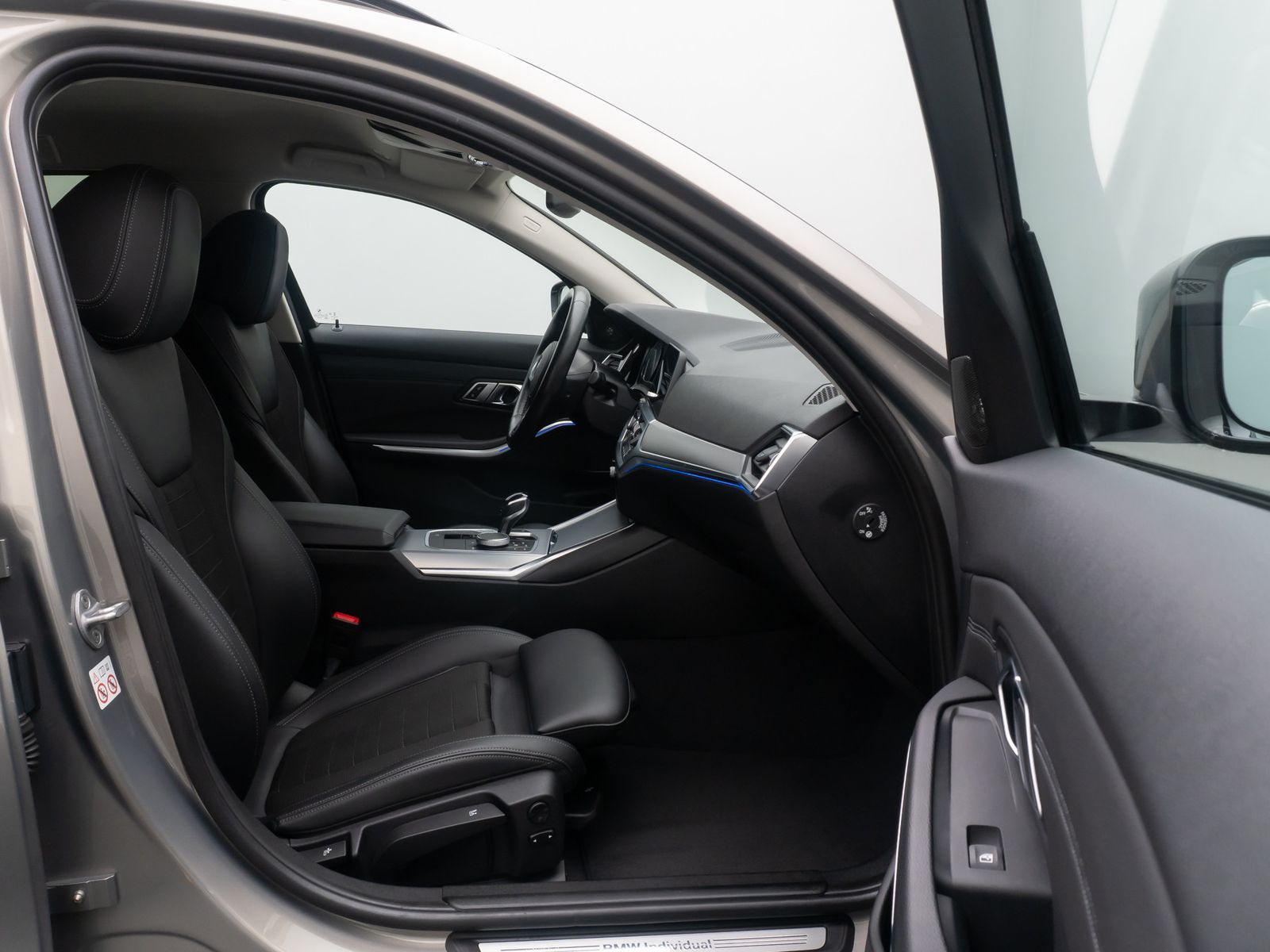 Fahrzeugabbildung BMW 320d xD Sport Line H/K DAB AHK Kamera 18Zoll
