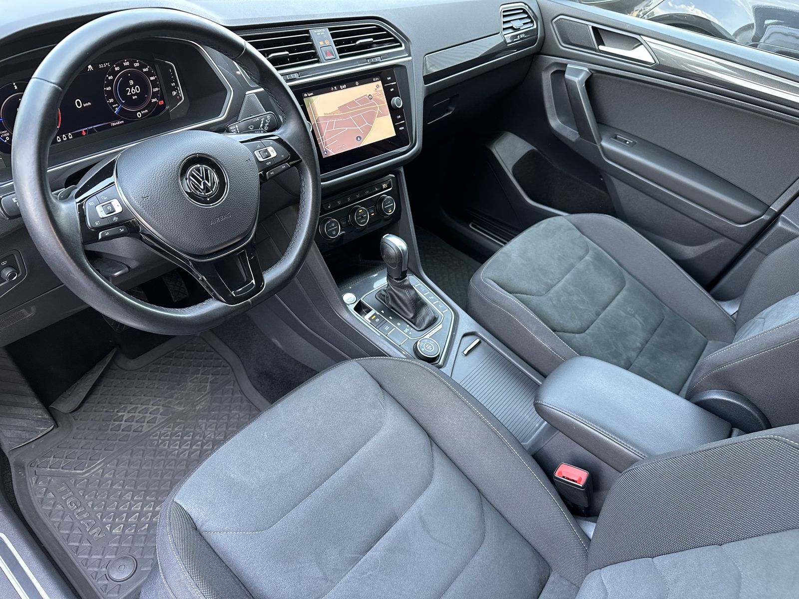 Fahrzeugabbildung Volkswagen Tiguan Allspace 2.0 TDI HL 4M NAV+LED+AHK+PANORA