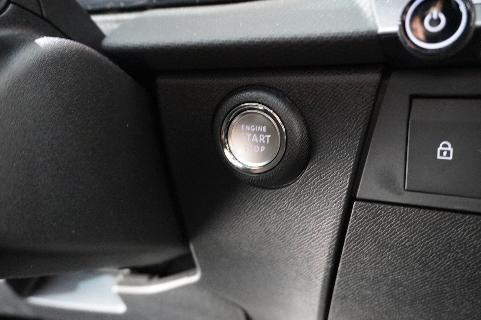 Fahrzeugabbildung Opel Astra L ST 1.2T EDITION AT-8 NAVI/LED/SPORT/DAB+