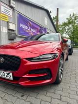 Jaguar XE D180 S AWD S - rote Jaguar XE