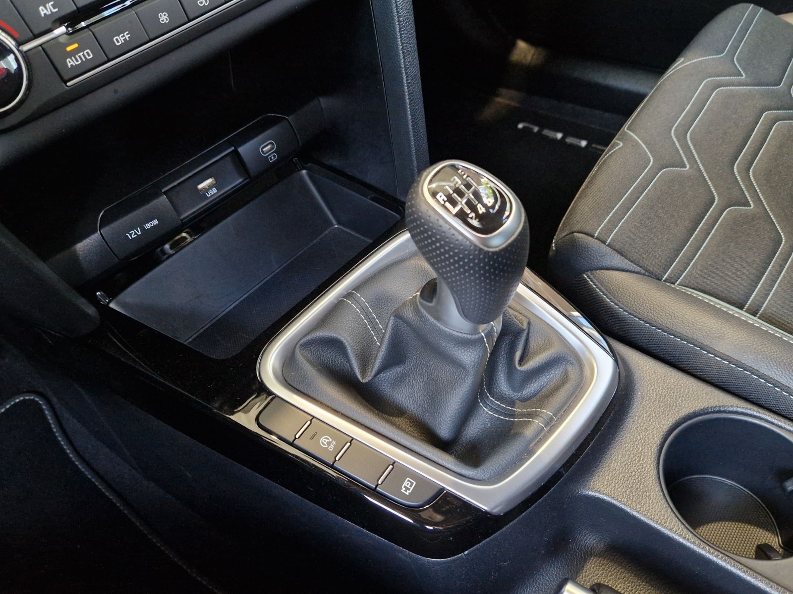 Fahrzeugabbildung Kia Ceed Nightline Edition RFK LED NAV