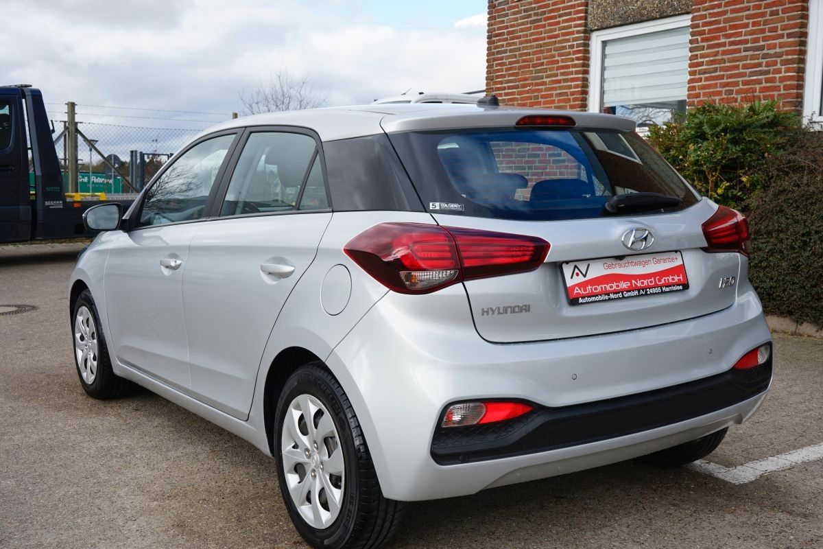 Fahrzeugabbildung Hyundai i20 Style*Kamera*Service Neu*Hu Au Neu