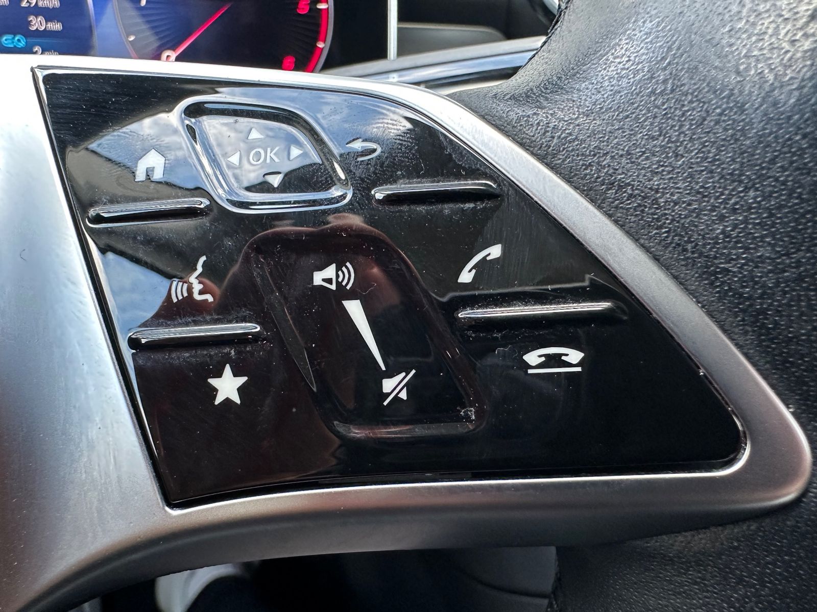 Fahrzeugabbildung Mercedes-Benz C 220d Avantgarde Adv 4Matic NAV+LED+ACC+DISTRO