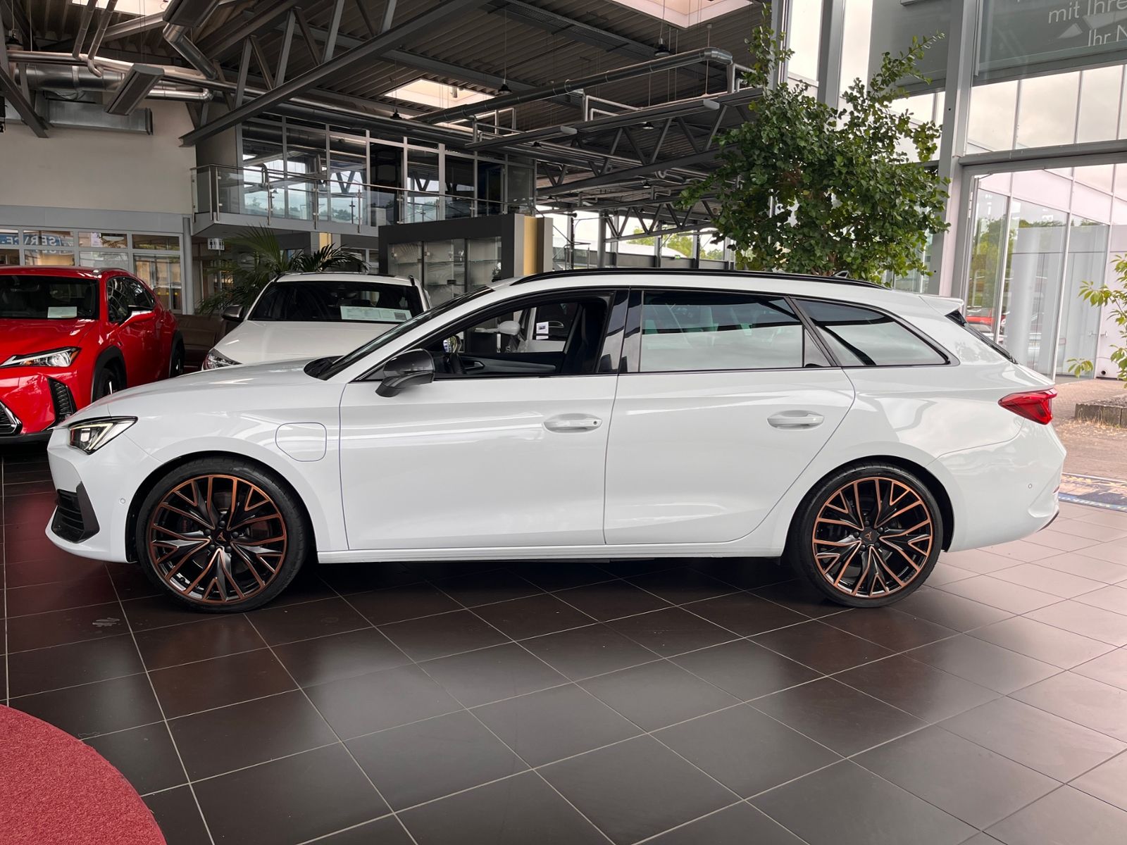 Fahrzeugabbildung CUPRA Leon Sportstourer VZ e-Hybrid RFK SHZ NAV