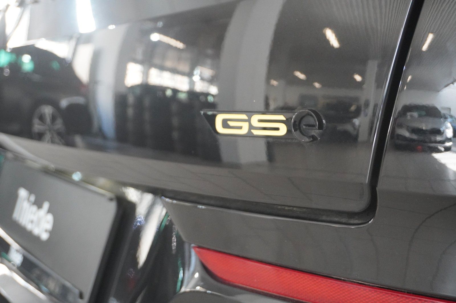 Fahrzeugabbildung Opel Grandland (X) 1.6T GSe HYBRID 4X4 NAVI/SPORT/AHK