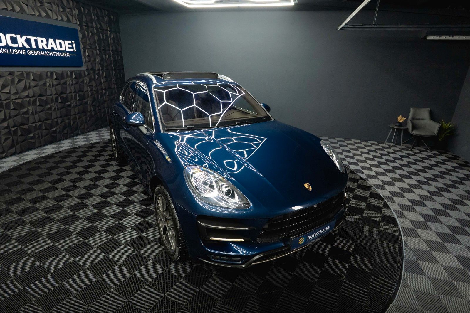 Fahrzeugabbildung Porsche Macan Turbo Sport-Design Chrono+ *Pano*DAB*LED*