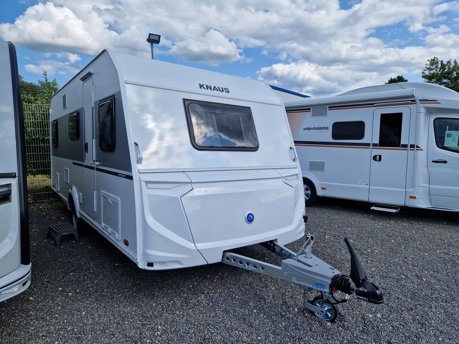 Fahrzeugabbildung Knaus Sport 500 KD 3-Etagenbett mit Garagenklappe