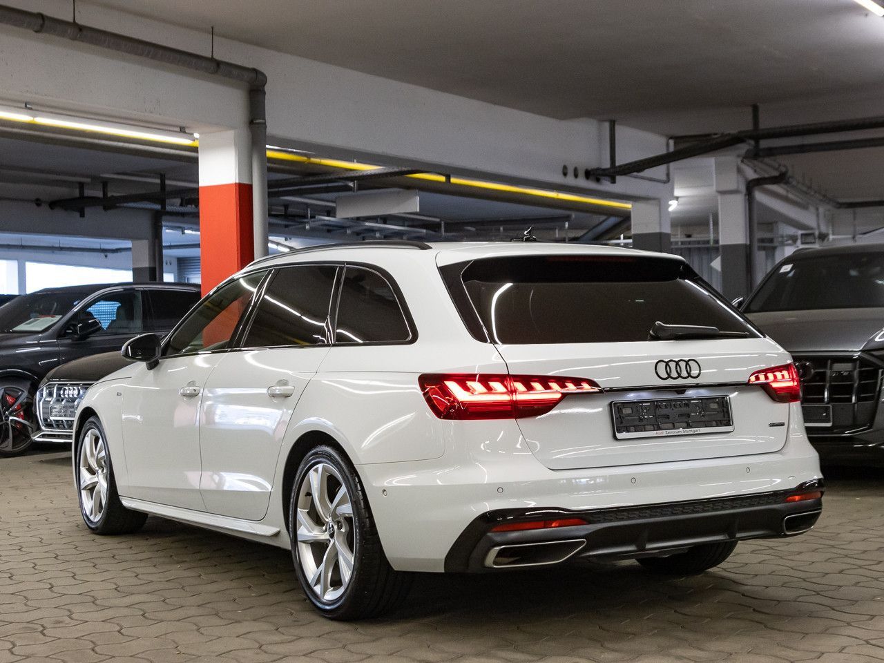 Audi A4 Avant 40 TFSI quattro S line Matrix B&O 360° foto 4