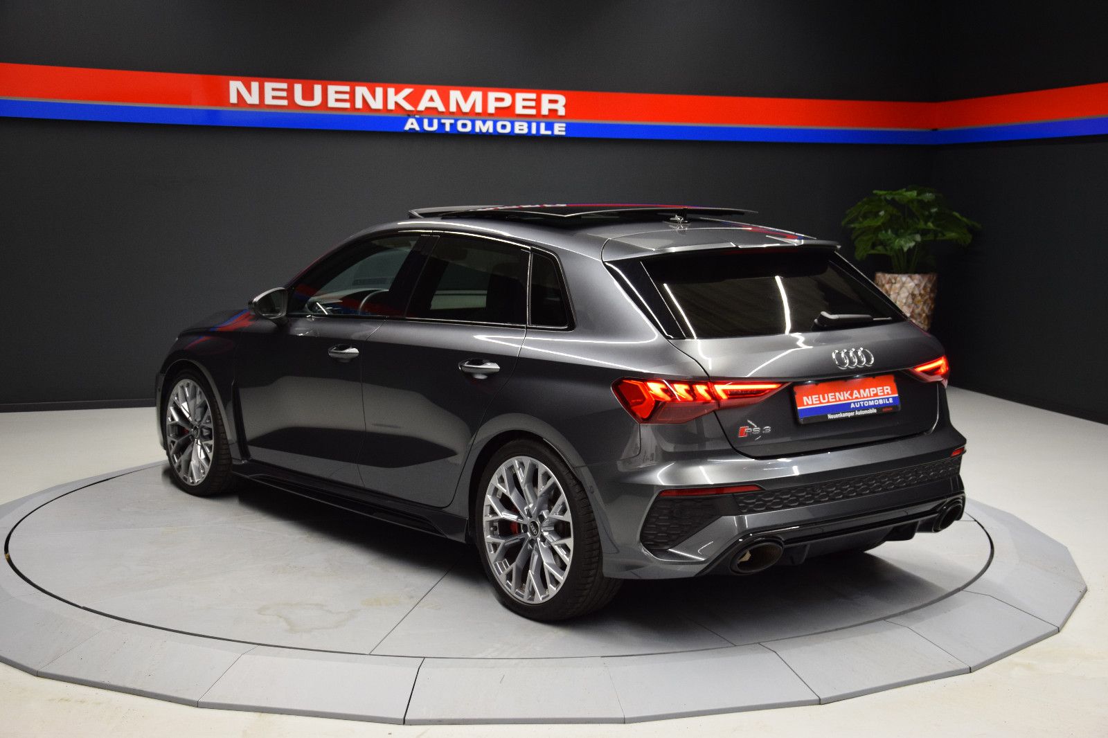 Fahrzeugabbildung Audi RS3 Sportback 2.5 TFSI Massage B&O Pano ACC B&O