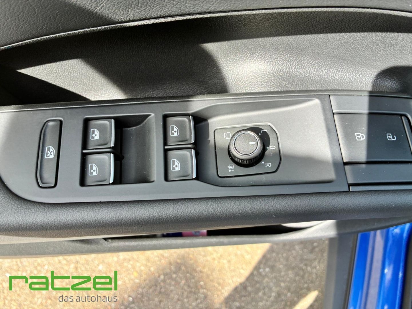 Fahrzeugabbildung Volkswagen T-Roc Style 1.5l eTSI DSG AHK+NAVI+IQ-Light