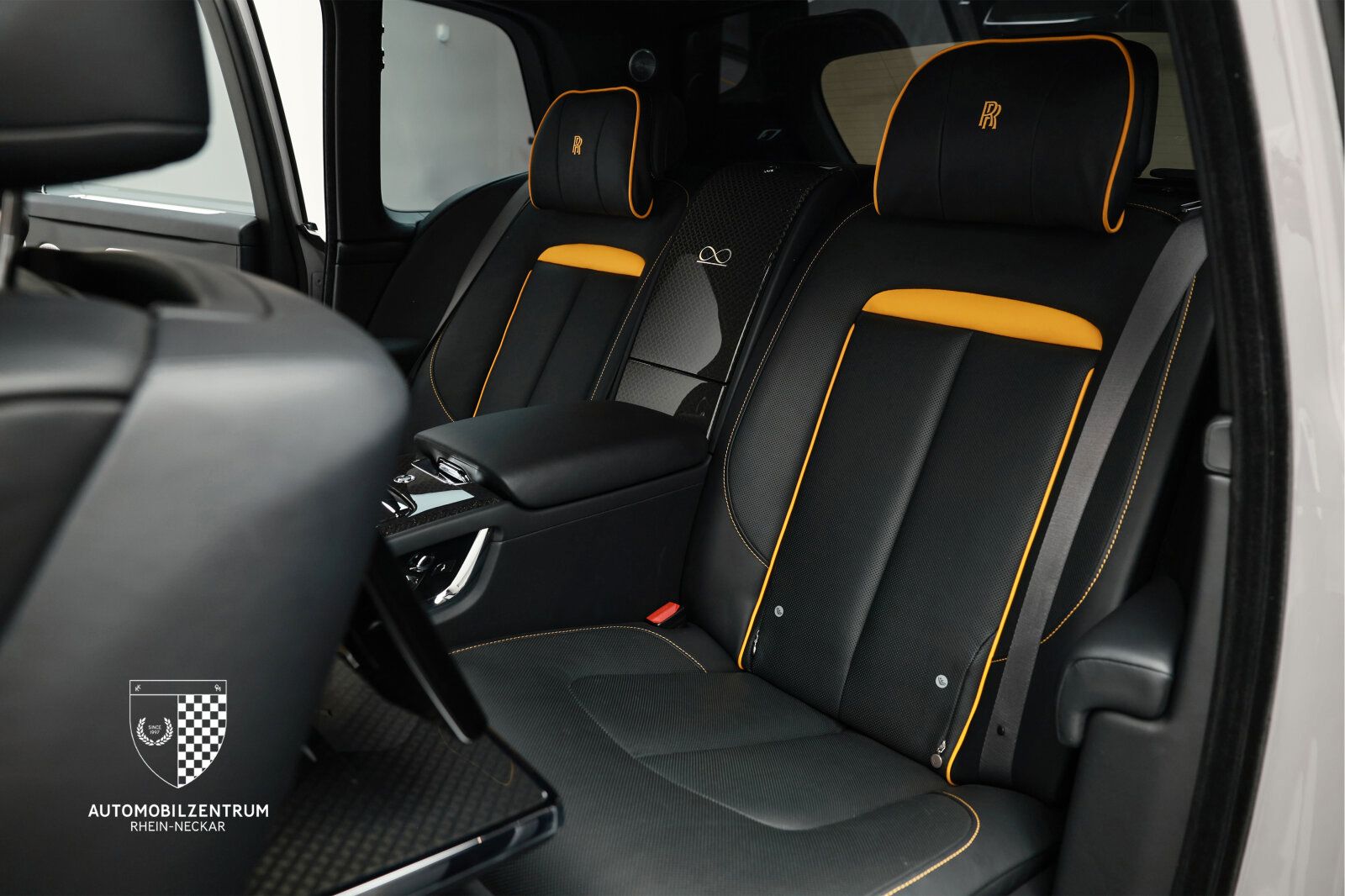 Rolls-Royce Cullinan Black Badge ImmersiveSeat/RearTheatre foto 19