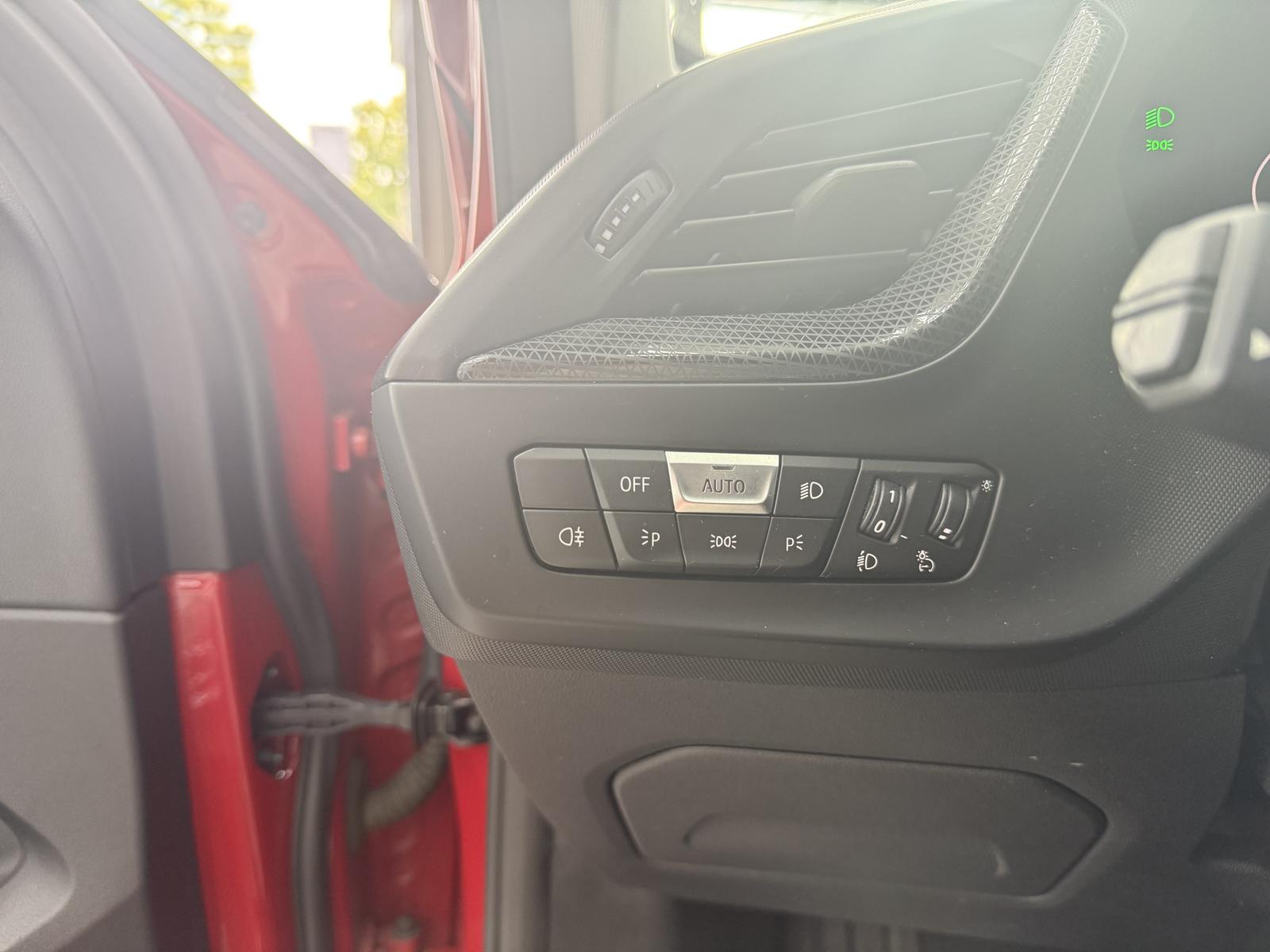 BMW 1 Series i Sport Line, 1 Hand, AHK, Kamera, Leder, миниатюра 8