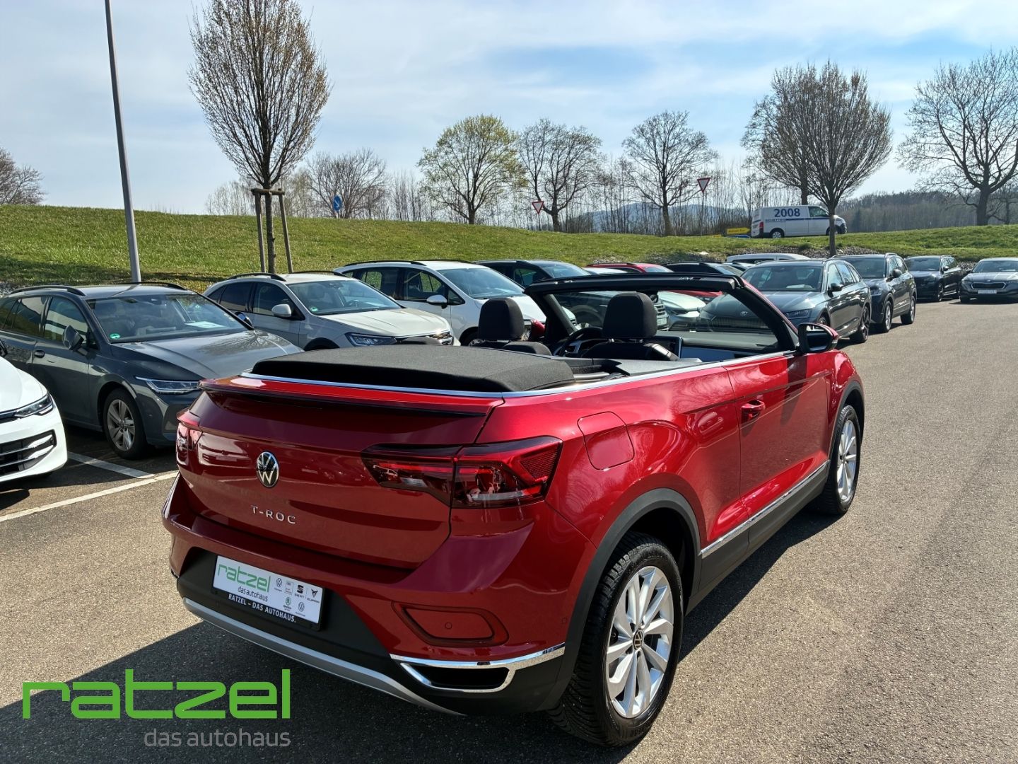 Fahrzeugabbildung Volkswagen T-Roc Cabriolet STYLE 1.5 TSI StandHZG Navi Digi