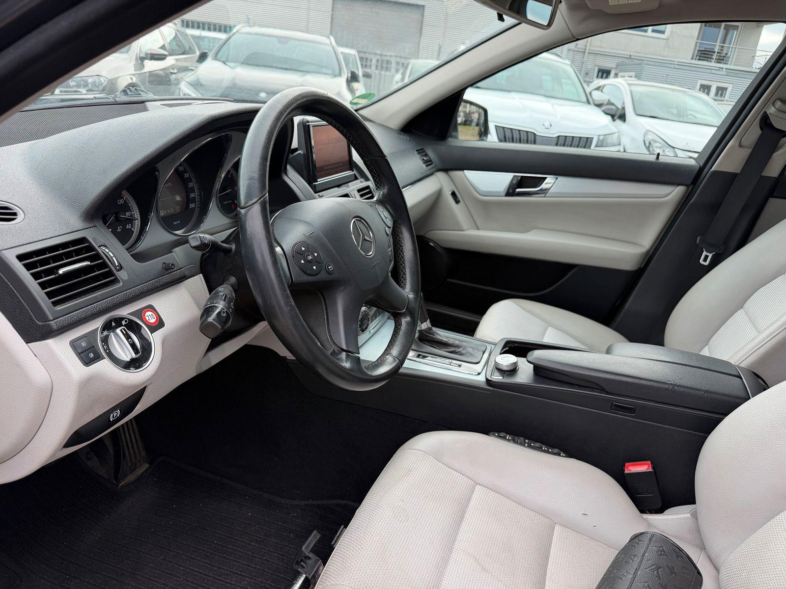 Mercedes-Benz C220 2010 — photo 9