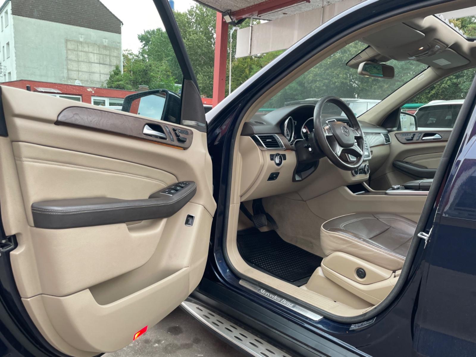 Mercedes-Benz ML 350 4Matic AMG /S-DACH/R-KAMERA/MEMORY/LEDER