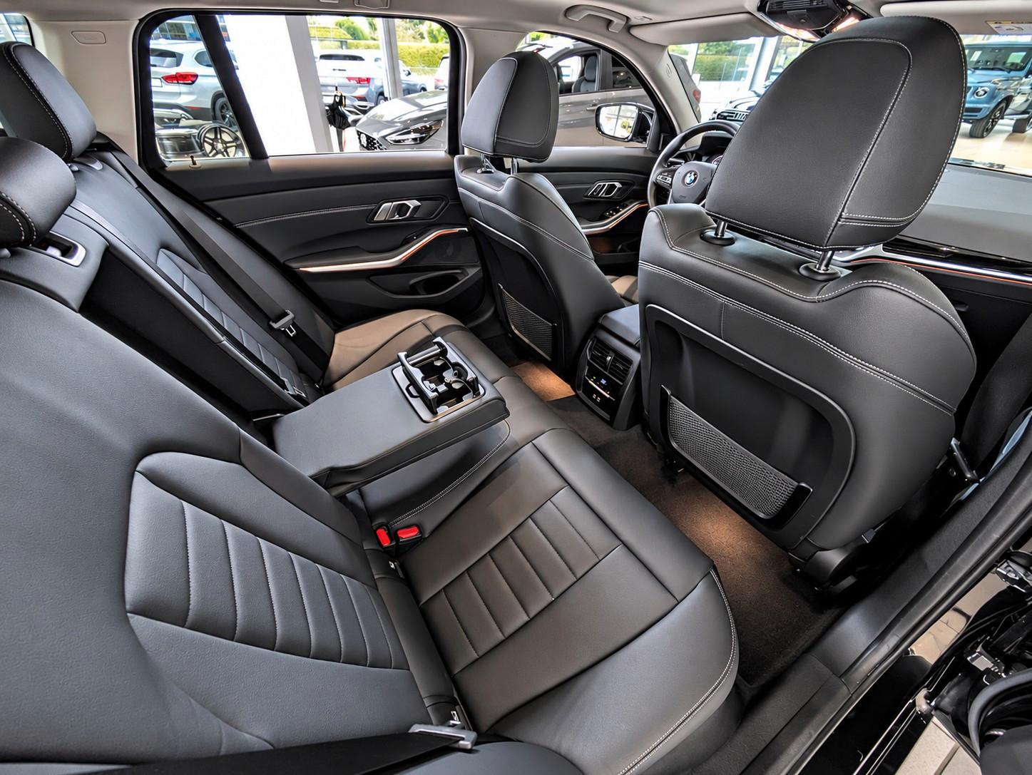 BMW 330d xDrive SAG LUXURY LEDER VIRTUAL  PANO LED