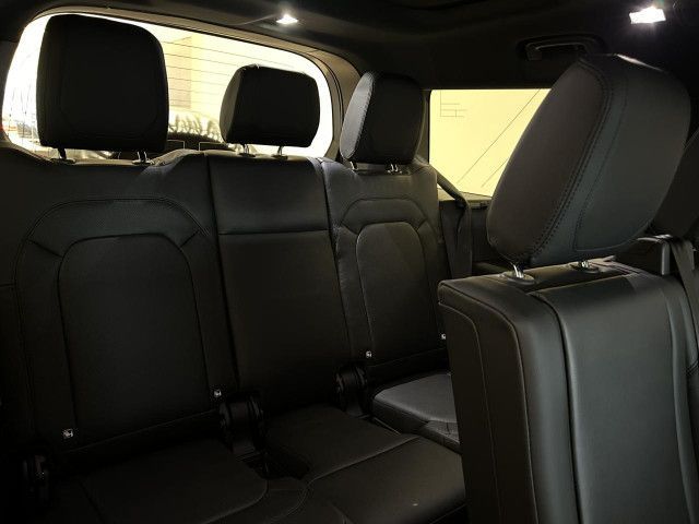 LAND-ROVER Defender 2023