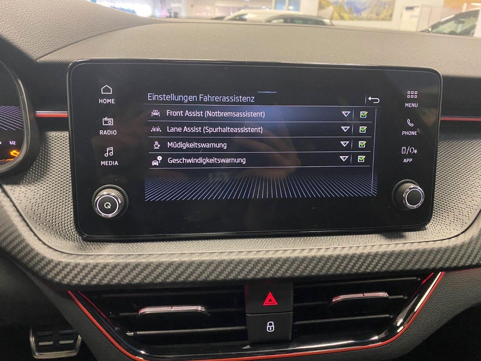 Fahrzeugabbildung SKODA Kamiq 1.5 TSI ACT DSG Monte Carlo+MATRIX+APP++++