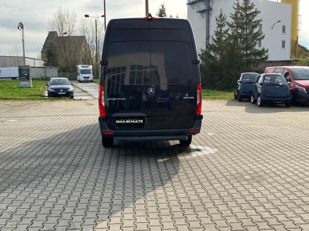 Fahrzeugabbildung Mercedes-Benz Sprinter 317 CDI schwarz SHZ MBUX Schwingsitz