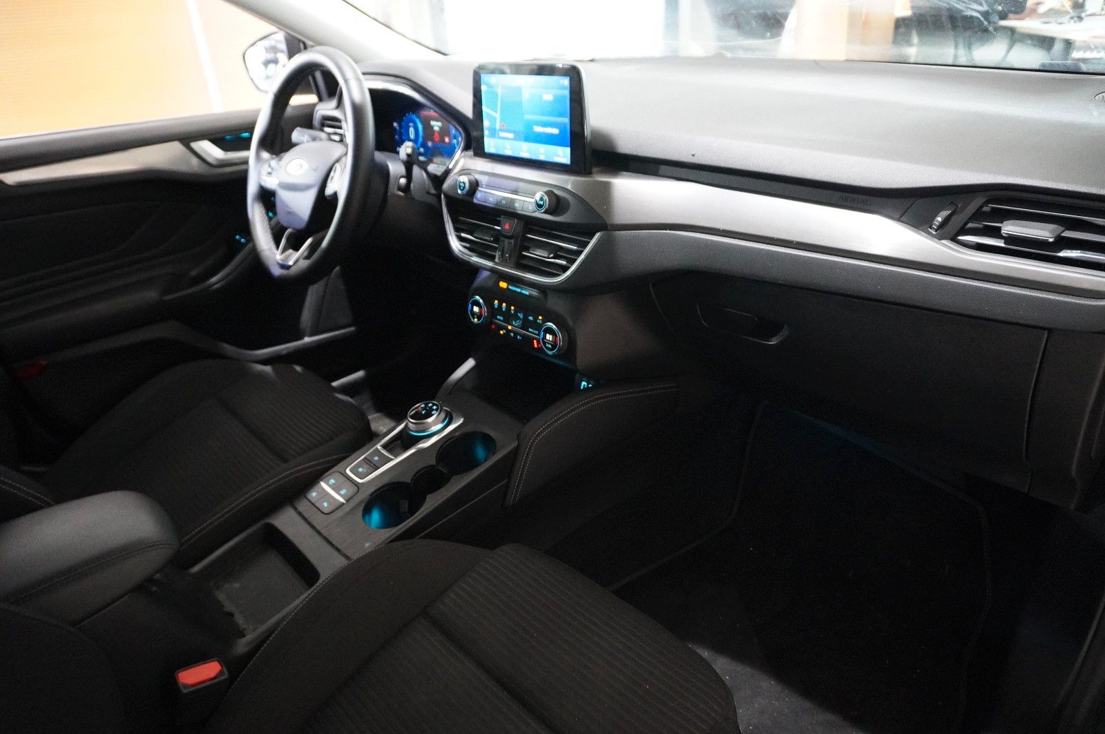 Fahrzeugabbildung Ford Focus Turnier  1.0 TITANIUM X NAVI/LED/KAMERA/SH
