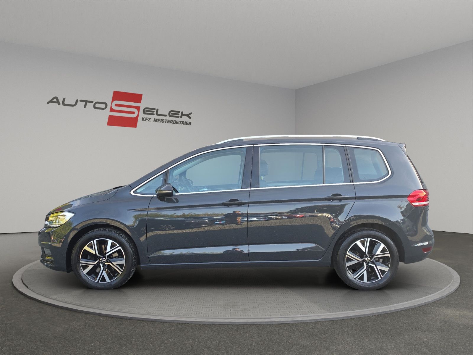 Fahrzeugabbildung Volkswagen Touran Highline BMT/Start-Stop AUTOMATIK 1.Hand