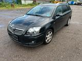 Toyota Avensis Kombi 2.2 D-CAT Executive - Toyota Avensis Gebrauchtwagen in Hamburg