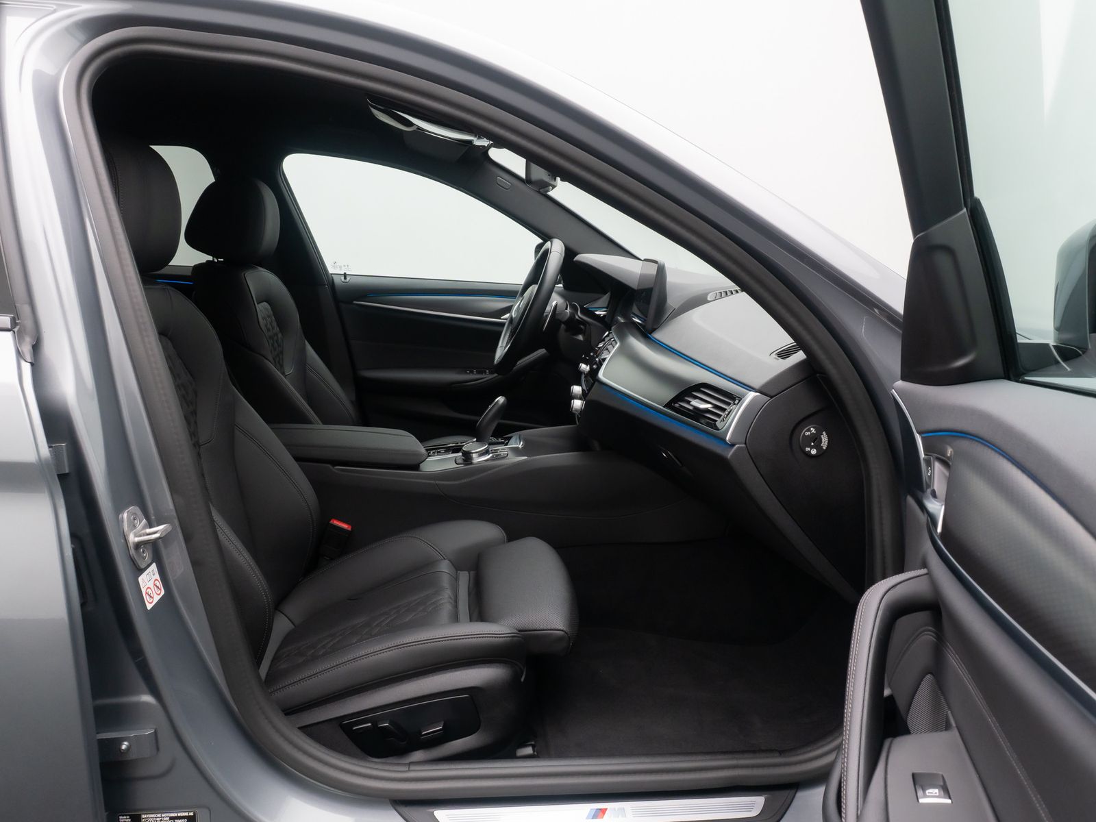 Fahrzeugabbildung BMW 545e xD M Sport Kamera DAB 4xKlima Alarm 19Zoll