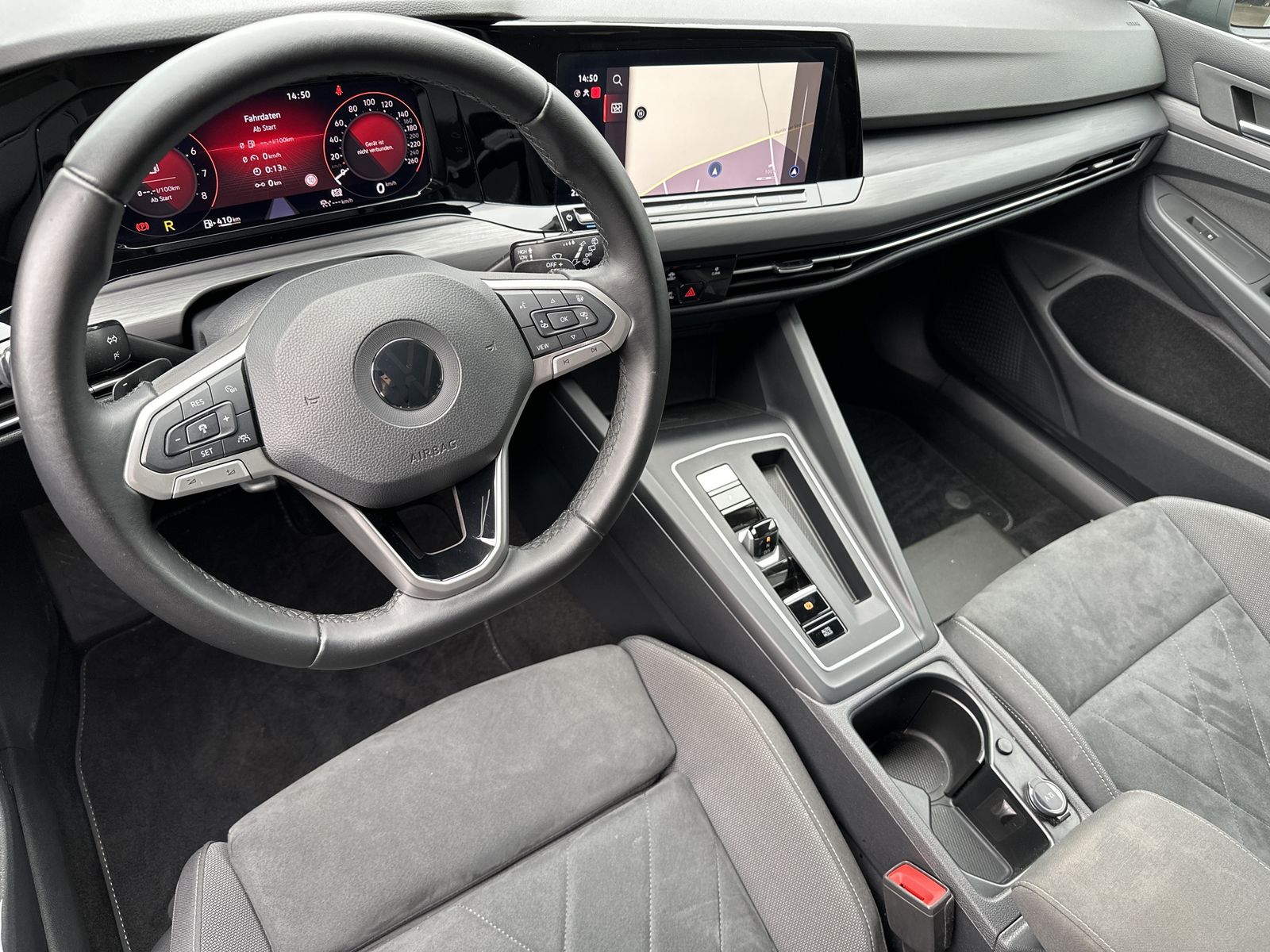 Fahrzeugabbildung Volkswagen Golf Variant 1.5 eTSI DSG Style NAV+LED+ACC+VC