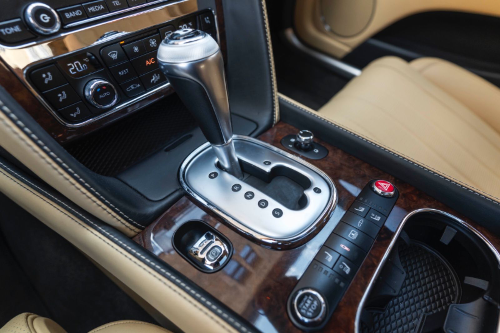 Fahrzeugabbildung Bentley Flying Spur 6.0 W12 Autom. Bixenon NAVI PDC KAM