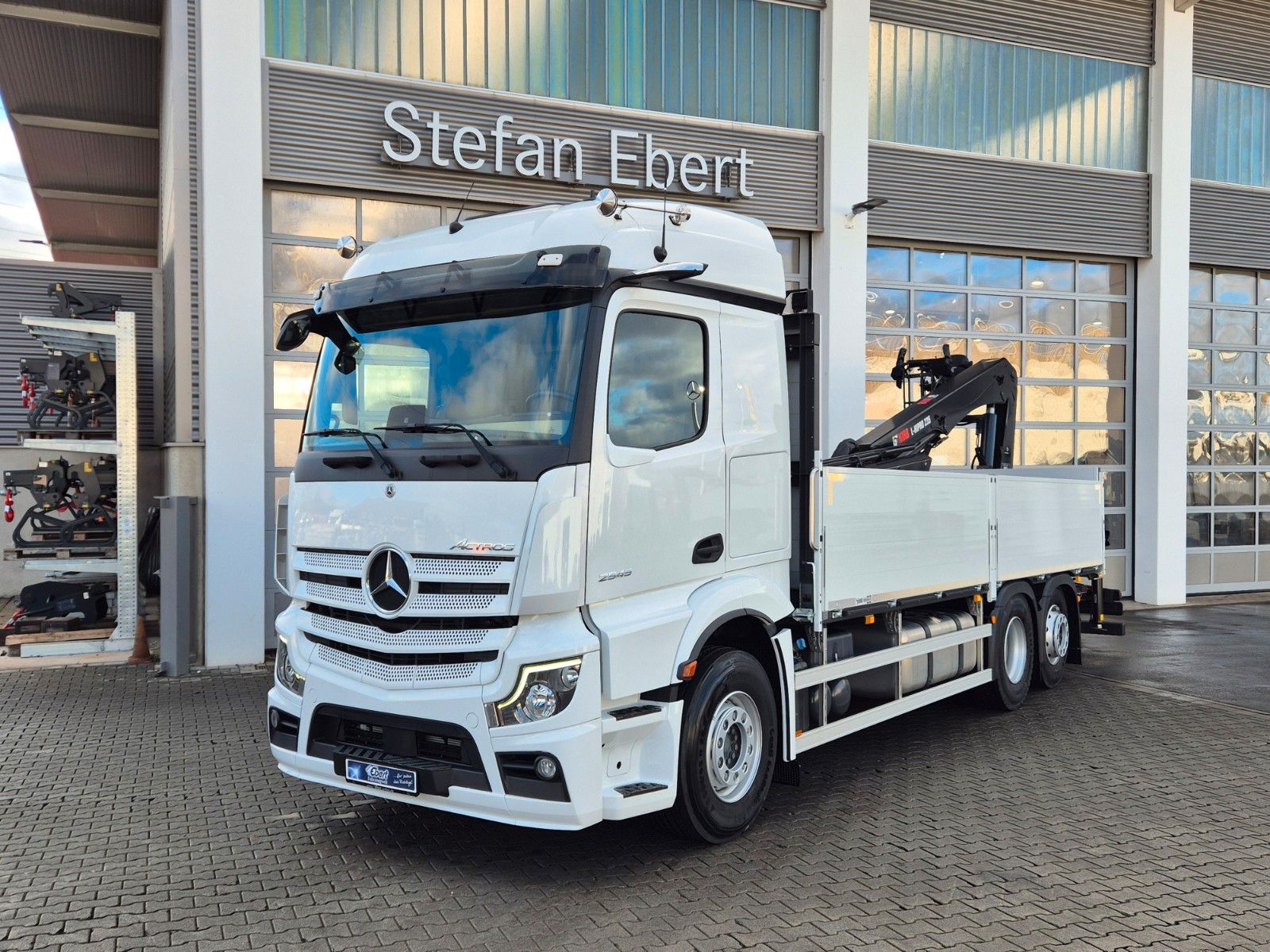 Fahrzeugabbildung Mercedes-Benz Actros 2545 L 6x2 Hiab L-HIPRO 235 DLS-3