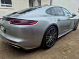 Porsche Panamera 4 E-Hybrid  - Porsche Panamera mit Hybrid-Antrieb: Limousine