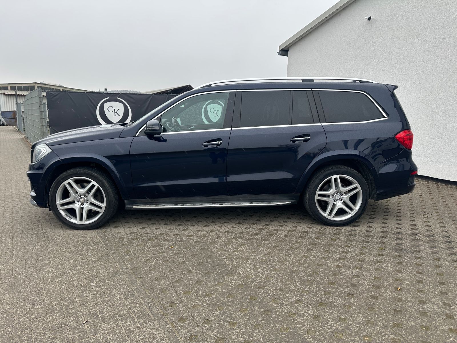 Fahrzeugabbildung Mercedes-Benz GL 500 4Matic AMG/7 Sitze/Navi/ILS/Pano/Kam/AHK