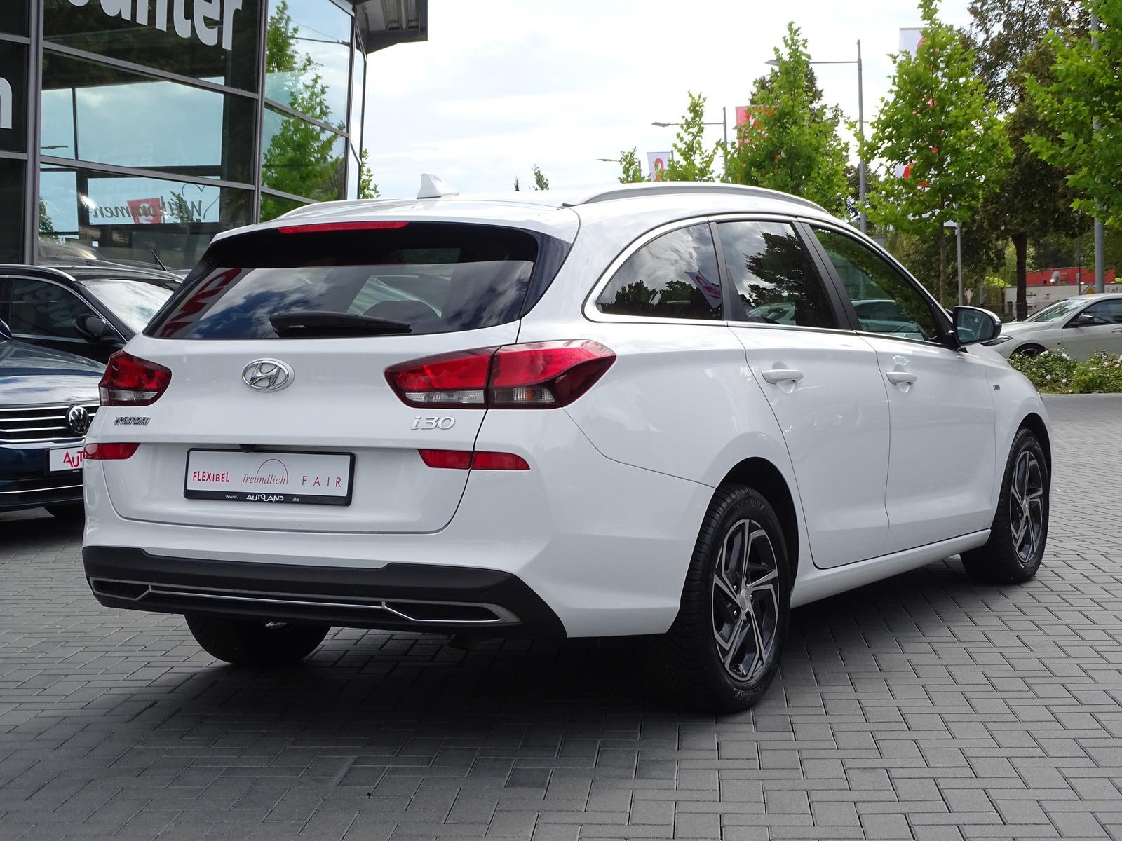 Hyundai i30 cw 1.5 T-GDI DCT Intro Edition M-Hybrid LED