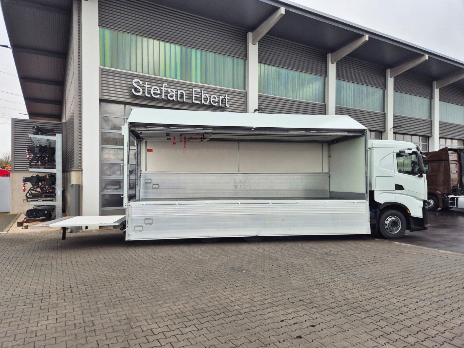 Fahrzeugabbildung Iveco AS260S50Y/FS 6x2 Böse Schwenkwand + LBW 2 x AHK