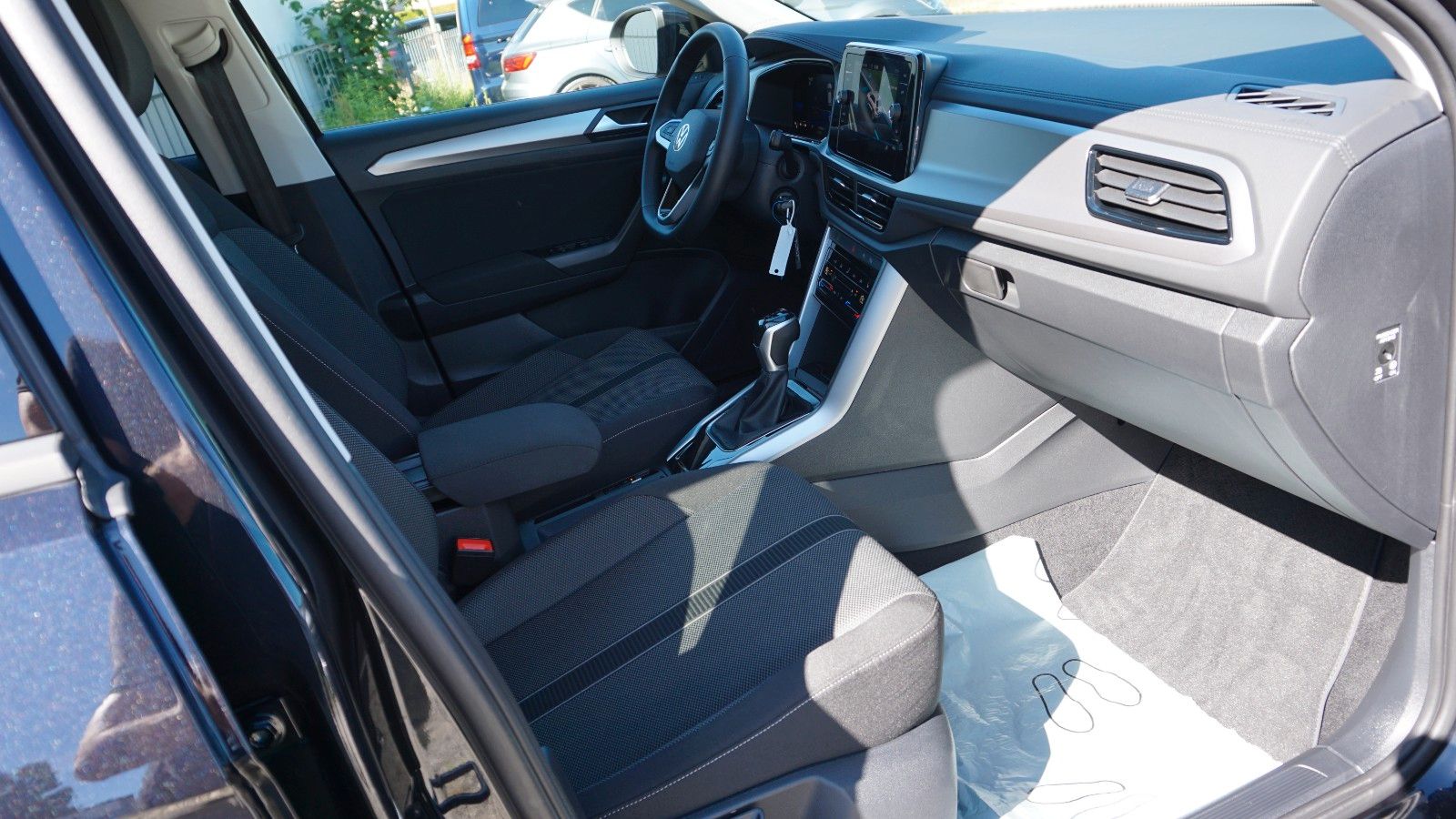 Fahrzeugabbildung Volkswagen T-Roc Life Navi,LED,Park/Lane Assist,SH