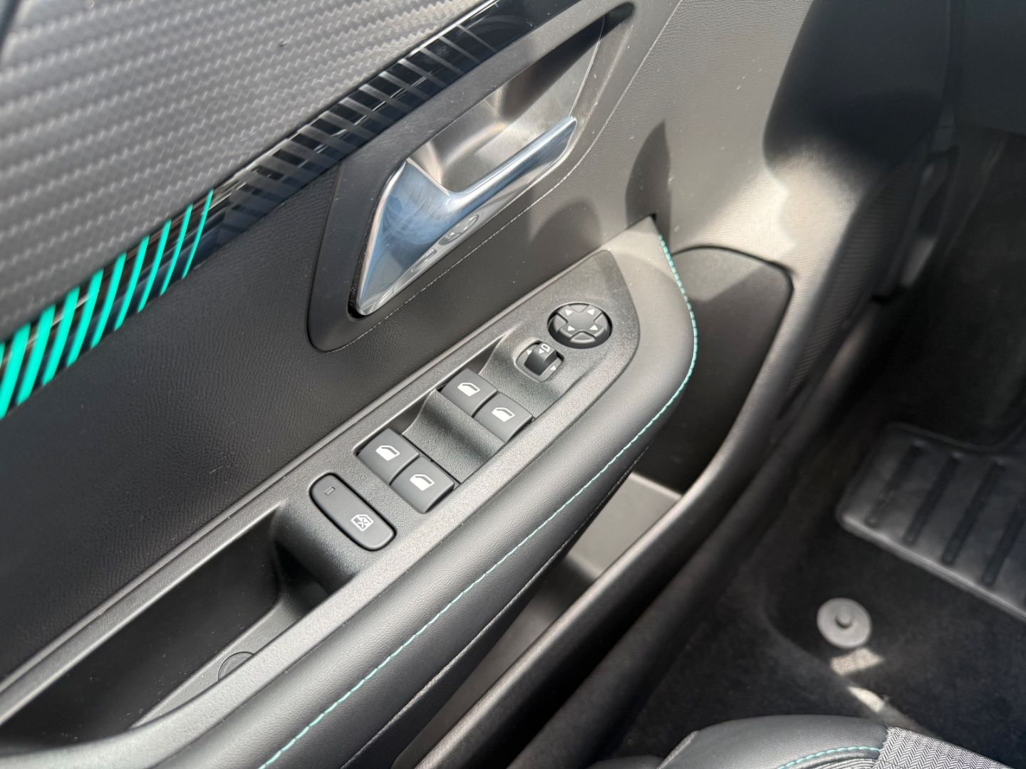 Fahrzeugabbildung Peugeot 208 -e Allure Pack SHZ+Kamera+11KW Schnelllader