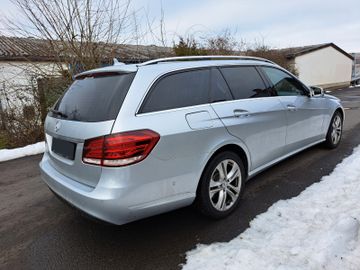 Mercedes E 200 - 4