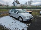 Volkswagen Bora 1.6 Basis Basis - Volkswagen Bora Basis mit Benzin-Antrieb
